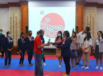PRODI DIII PARIWISTA FAKULTAS PARIWISATA KULIAH LAPANGAN KE “JOGER PABRIK KATA KATA”  KUTA
